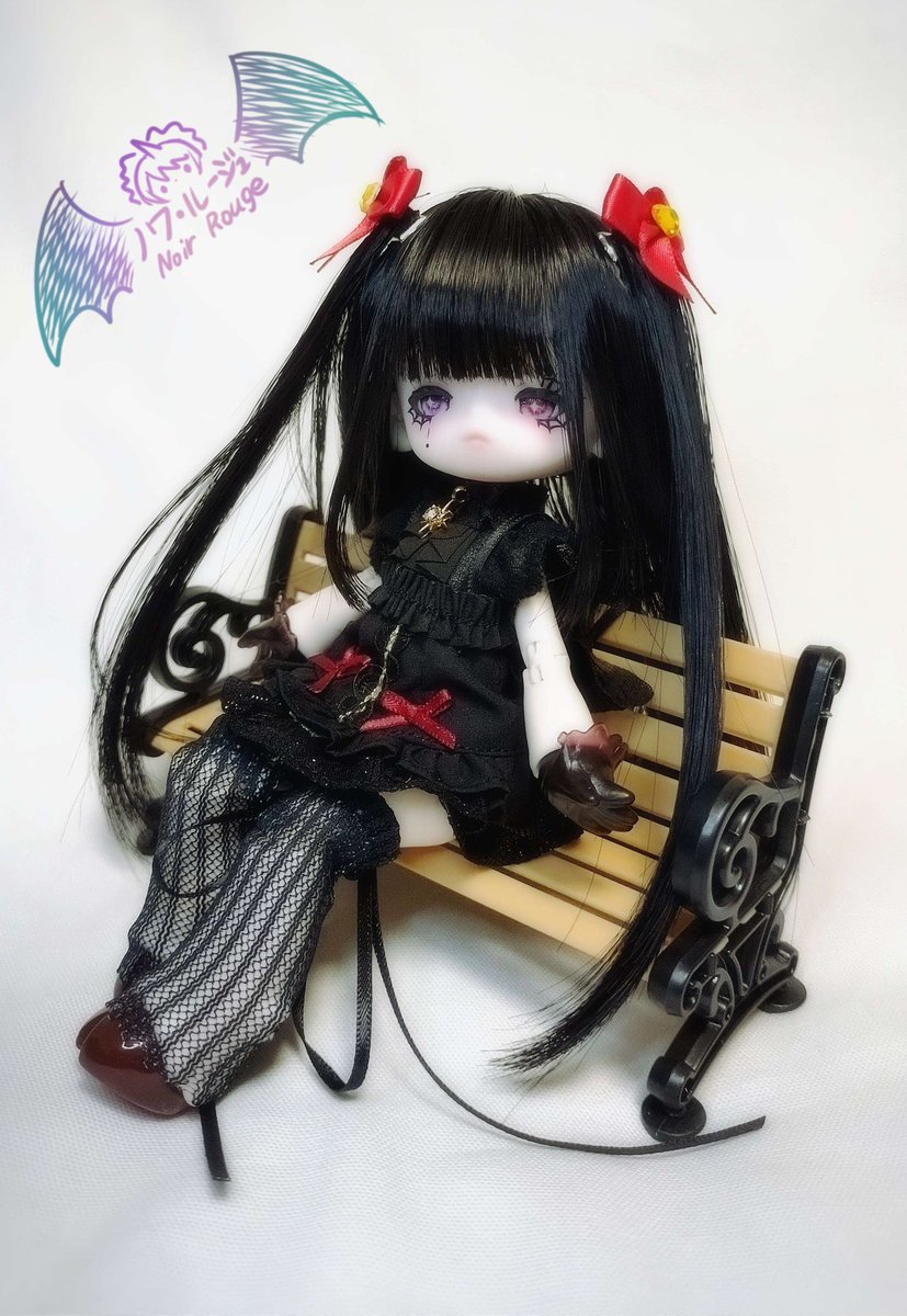 「ここに座っていると、あの日の魔法の続きを、もう一度信じてもいい気がしてくるの。」
#ドールオーナーさんと繋がりたい #うちのこかわいい