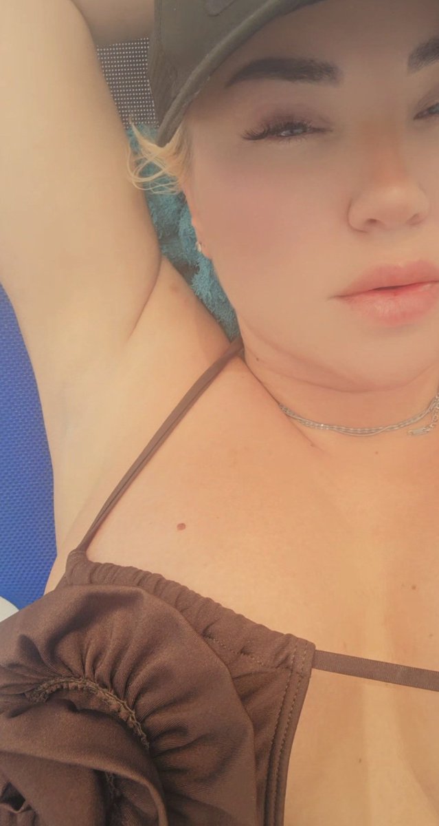 Follow Me for FREE on LoyalFans 💋
You don’t deserve it… but I’m generous enough to give you a taste.
A full armpit tease video just for My loyal little addicts.
That soft skin, that scent, that power… it’s all waiting.
💦 Go watch. Drool. Obsess. Then come crawl back for more.