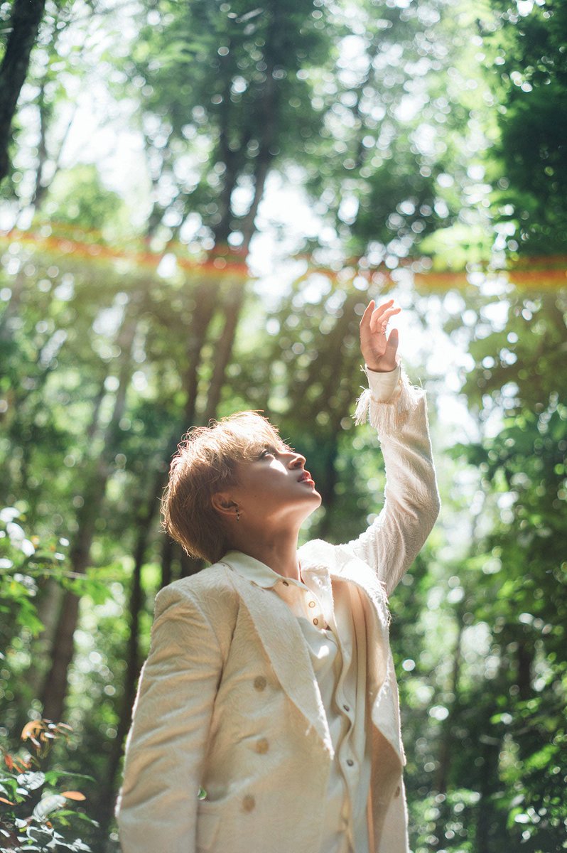 GENERATIONS白濱亜嵐 夜のベッドシーンで大人な表情 写真集