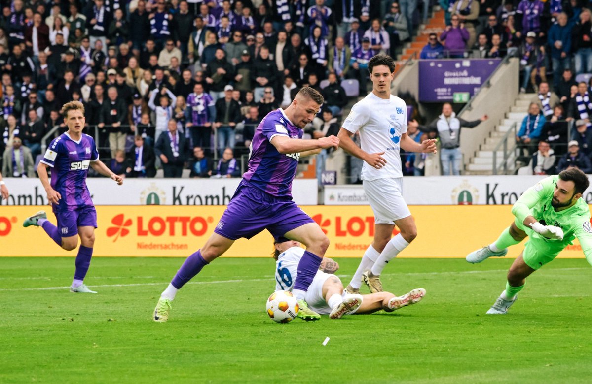 Zur vergangenen Spielzeit aus der Regionalliga zum VfL Osnabrück in die 3. Liga gekommen, zieht es Offensivspieler Marcus Müller nun weiter in die 2. Bundesliga. Der 22-Jährige macht von seiner Ausstiegsoption Gebrauch und schließt sich Erstligaabsteiger Holstein Kiel an.

👉🏼