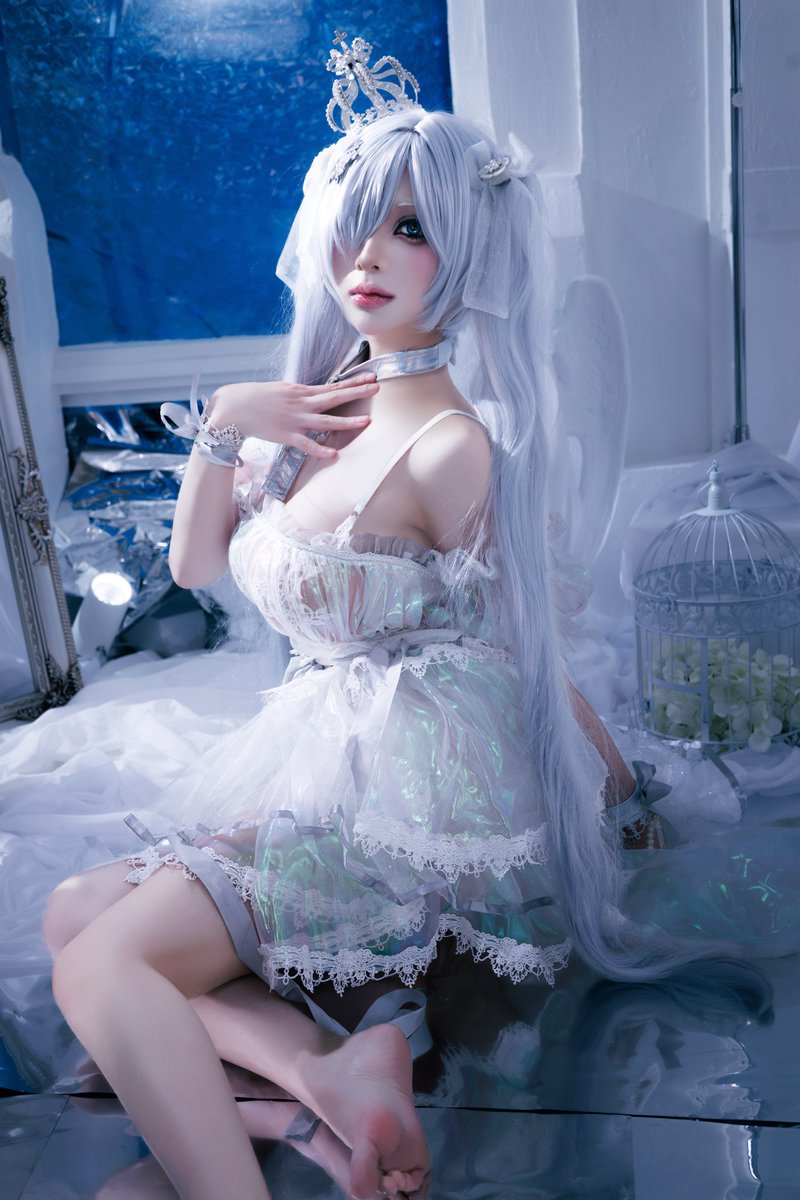 왕자님. 12시가 지나기 전에 돌아와 줄래? 날 더 기다리게 하지 말고.

#NIKKE #cosplay #Cinderella