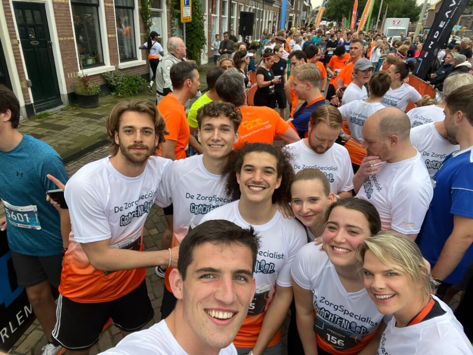SRH Haarlem verdubbelt deelname aan Grachtenloop: studenten zetten sport en verbinding centraal: Dit jaar nemen maar liefst 50 studenten van SRH Haarlem University of Applied Sciences deel aan De ZorgSpecialist… haarlemupdates.nl/2025/06/16/srh… #grachtenloop #SRH #Haarlem #SportSupport