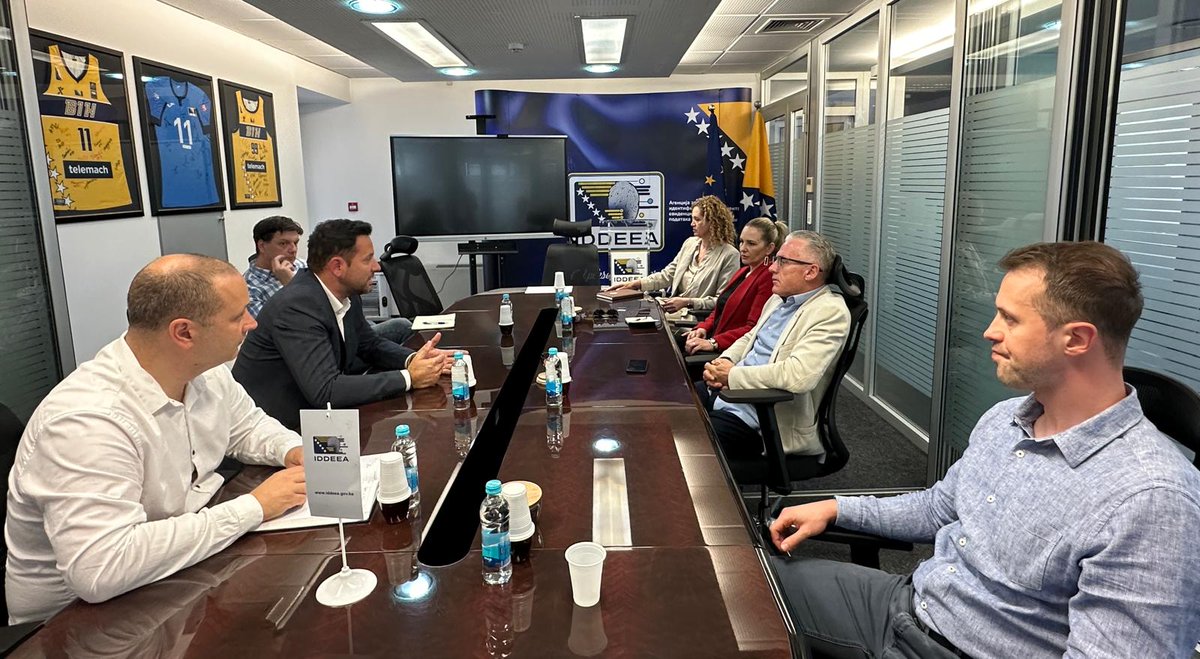 Bosanska Krupa želi napraviti iskorak dalje u procesu digitalizacije. Tim povodom, direktor IDDEEA BiH, prof. dr. Almir Badnjevic, održao je sastanak sa gradonačelnikom Bosanske Krupe, gospodinom Arminom Halitovićem.