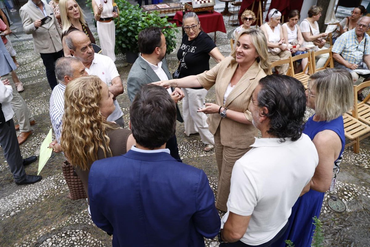 Un año más, El Patio del <a href="/aytogr/">Ayuntamiento de Granada</a>  se convierte en el corazón del Corpus 2025 con una semana dedicada a la tradición y la cultura, gracias al área de Participación Ciudadana

📑Exposición de carocas y quintillas de los años 90

 🎨Trabajos artesanales elaborados en talleres