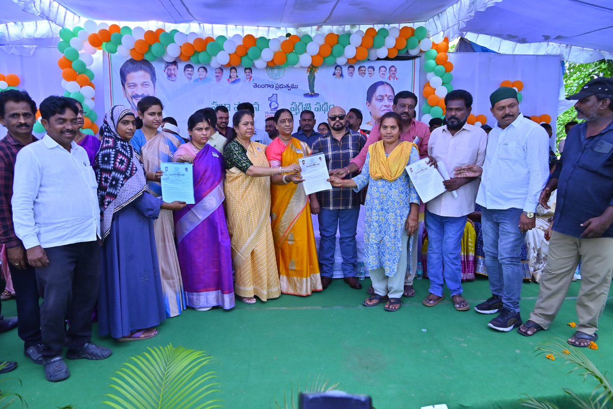 గౌరవ రాష్ట్ర అటవీ పర్యావరణ దేవాదాయశాఖ మాత్యులు, గౌరవ నగర మేయర్ ప్రజాప్రతినిధులతో కలసి వరంగల్ తూర్పు నియోజకవర్గ లబ్ధిదారులకు ఇందిరమ్మ ఇండ్ల మంజూరు పత్రాలు అందజేత.
<a href="/TelanganaCMO/">Telangana CMO</a> <a href="/TelanganaCS/">Office of Chief Secretary, Telangana Govt.</a> 
<a href="/INC_Ponguleti/">Ponguleti Srinivasa Reddy</a>  <a href="/iamkondasurekha/">Konda Surekha</a>