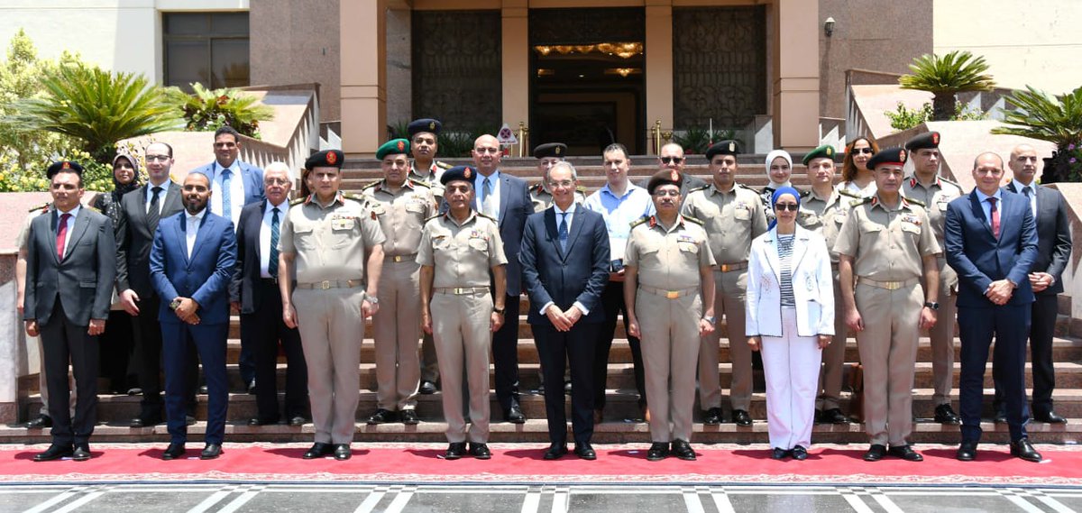 #المتحدث_العسكرى : القوات المسلحة بالتعاون مع وزارة الإتصالات وتكنولوجيا المعلومات تنظم لقاء تعريفى لمبادرة معهد تكنولوجيا المعلومات لتدريب المجندين ...

إنستجرام :
instagram.com/egy_army_spox/
ثريدز :
threads.net/@egy_army_spox