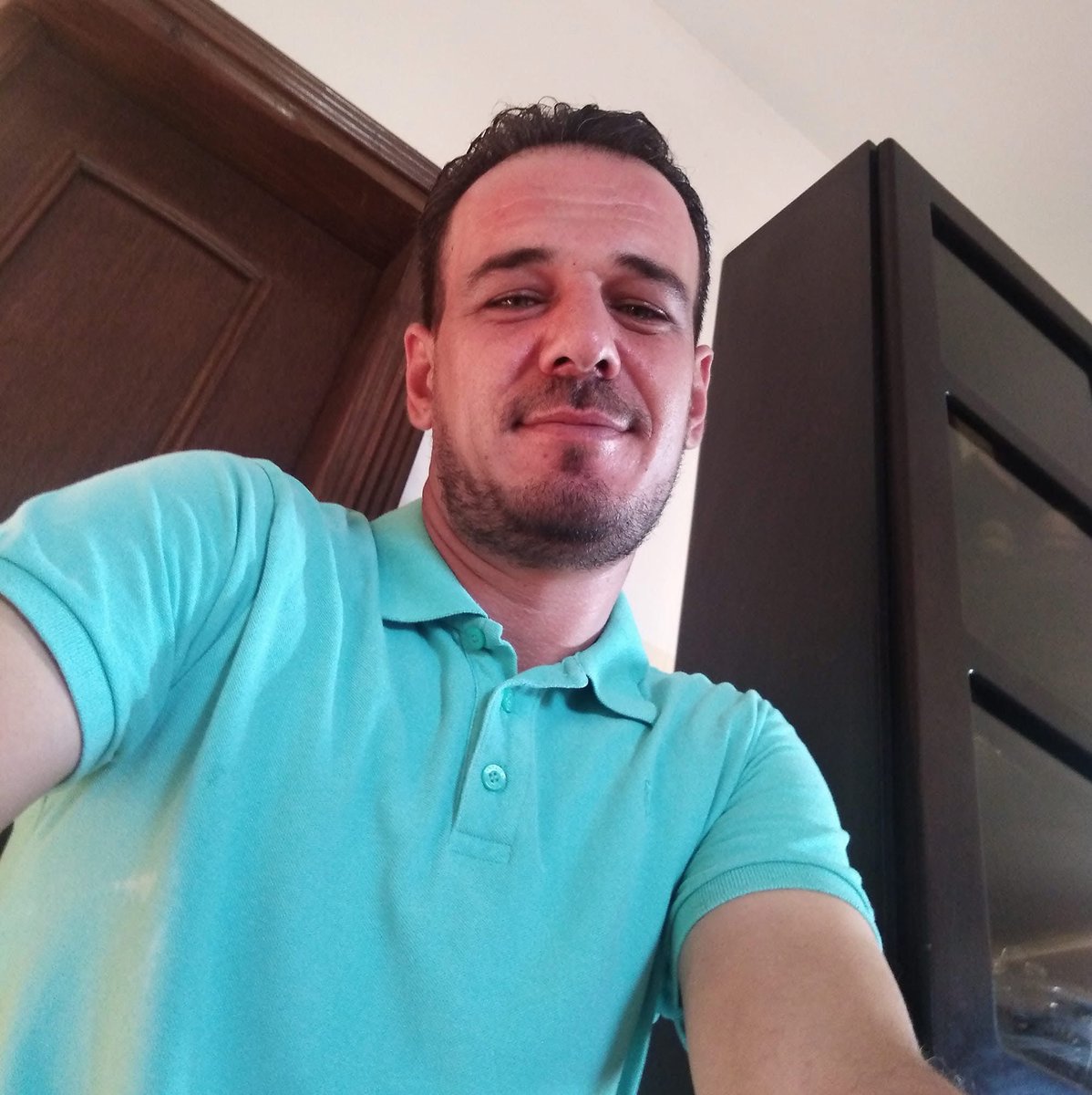 مؤمنة بقضاء الله وقدره... انتقل إلى رحمة الله تعالى الشهيد: جابر شوقي سالم ، وذلك فجر اليوم إثر استهداف مباشر لحشود انتظار المساعدات بمنطقة شمال غرب #غزة. 
إذ نعزي أنفسنا وعائلته ومحبيه، وندعو الله أن يتقبله مع الشهداء .
*إنا لله و انا اليه لراجعون*