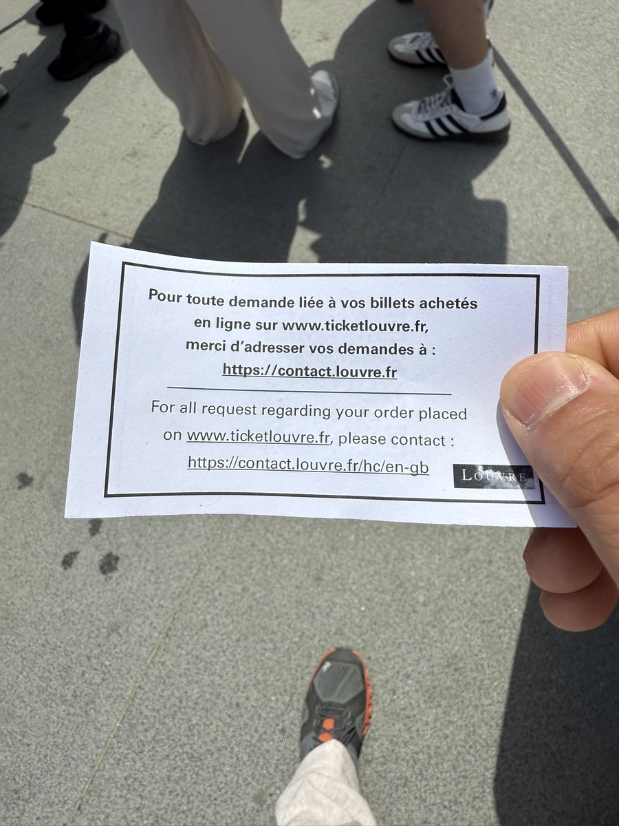 I was able to find someone to confirm it is a strike and they don’t have enough staff to secure all the exhibits. Not known if it will open today. <a href="/MuseeLouvre/">Musée du Louvre</a> #lourve #paris #strike