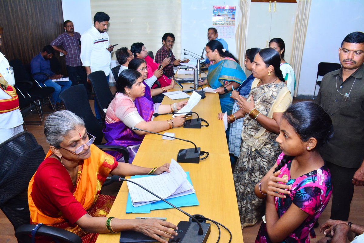 కలెక్టరేట్ లో ప్రజావాణిలో పాల్గొని ప్రజల నుండి వినతుల స్వీకరణ.
<a href="/TelanganaCMO/">Telangana CMO</a> 
<a href="/TelanganaCS/">Office of Chief Secretary, Telangana Govt.</a> 
<a href="/INC_Ponguleti/">Ponguleti Srinivasa Reddy</a> 
<a href="/iamkondasurekha/">Konda Surekha</a>