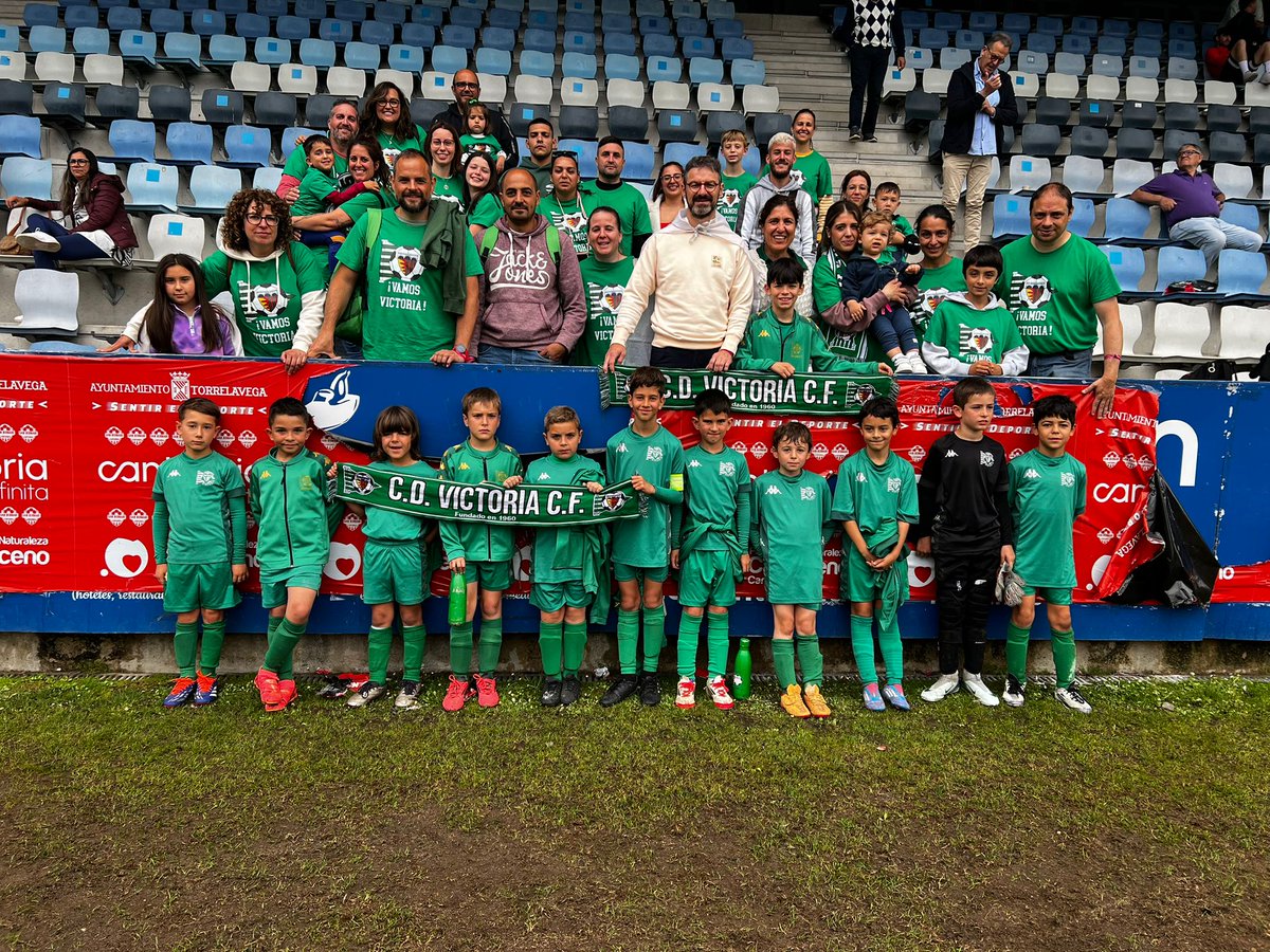 C.D. Victoria C.F. (@cdvictoriacf) on Twitter photo ๐ TORNEO SAN BERNABE 2025
El Prebenjamin A tambiรฉn se acerco a tierras cรกntabras a disputar el <a href="/TornSanBernabe/">๐ง๐ผ๐ฟ๐ป๐ฒ๐ผ ๐ฆ๐ฎ๐ป ๐๐ฒ๐ฟ๐ป๐ฎ๐ฏรฉ โฝ๏ธ๐</a> en el cual compitiรณ ante grandes equipos, nuestros chicos cayeron en octavos de final de Fase Oro por 0-6 ante el <a href="/FCPorto/">FC Porto</a> ๐ TORNEO SAN BERNABE 2025
El Prebenjamin A tambiรฉn se acerco a tierras cรกntabras a disputar el <a href="/TornSanBernabe/">๐ง๐ผ๐ฟ๐ป๐ฒ๐ผ ๐ฆ๐ฎ๐ป ๐๐ฒ๐ฟ๐ป๐ฎ๐ฏรฉ โฝ๏ธ๐</a> en el cual compitiรณ ante grandes equipos, nuestros chicos cayeron en octavos de final de Fase Oro por 0-6 ante el <a href="/FCPorto/">FC Porto</a>