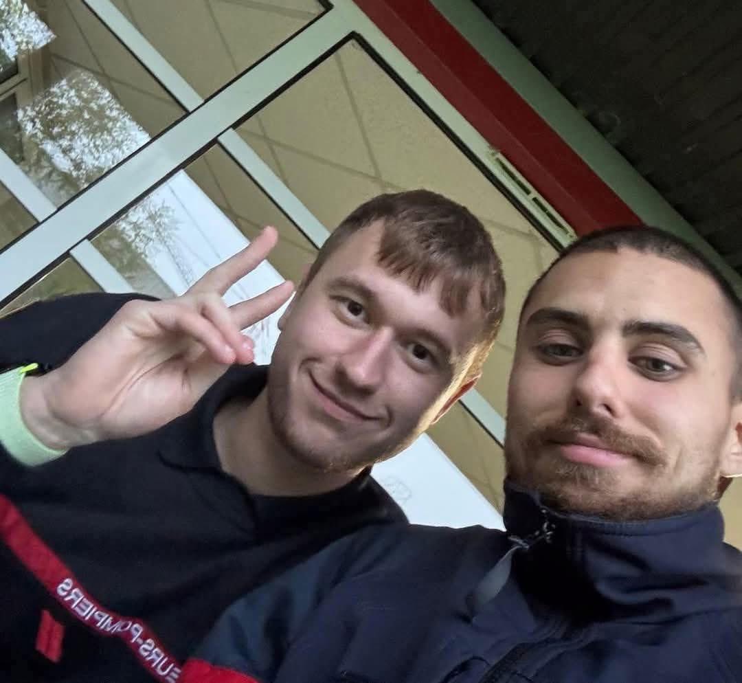Jean-Paul Bosland (@boslandjp) on Twitter photo Ce matin, une ligne de vie unissait les cercueils de Tangui et Maxime, comme lorsqu’ils sont tombés au feu.
Avec l’Union départementale des pompiers de l’Aisne et Laurent Gape, nous avons porté le soutien des <a href="/PompiersFR/">Pompiers de France</a> aux familles.
Merci à ceux qui ont partagé la minute de Ce matin, une ligne de vie unissait les cercueils de Tangui et Maxime, comme lorsqu’ils sont tombés au feu.
Avec l’Union départementale des pompiers de l’Aisne et Laurent Gape, nous avons porté le soutien des <a href="/PompiersFR/">Pompiers de France</a> aux familles.
Merci à ceux qui ont partagé la minute de