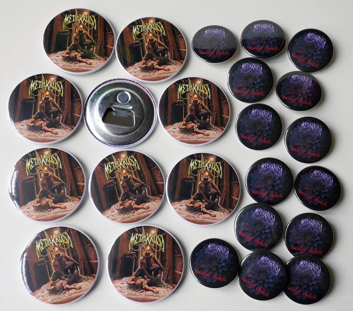 📢 ¡Promo para Ceuta!
Compra Black Dahlia en Zyryab Musical del 16 al 20 de junio y envía una foto como comprobante.
🎁 Entras en el sorteo de chapas y abridores de MetalkrüsA 🤘
🎯 Sorteo: sábado 21
#MetalkrüsA #BlackDahlia #PromoCeuta #MetalCeutí