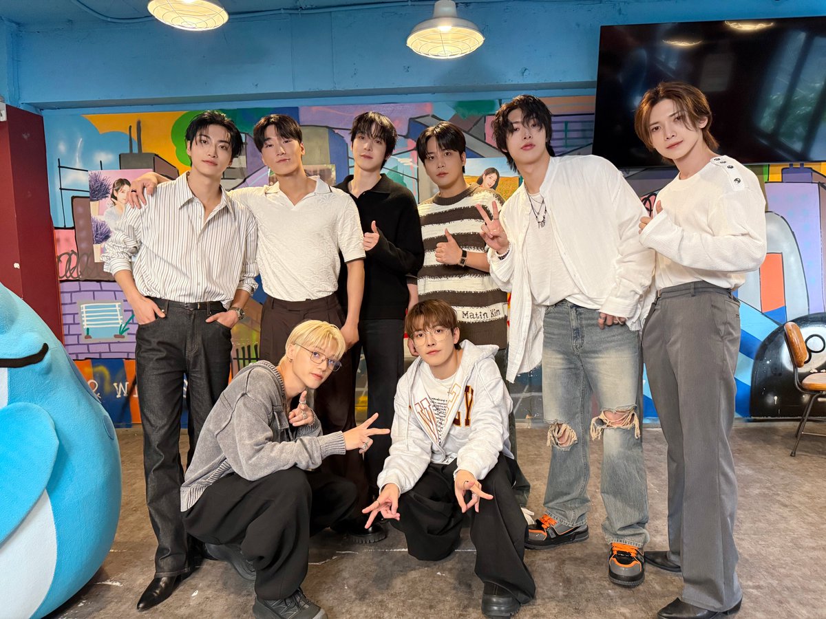 ATEEZofficial's tweet photo. [📷] #딩고뮤직 #이슬라이브2 Behind Photo

흥 넘치는 진짜 텐션을 보여준 에이티즈❗
여유와 파워를 모두 챙긴 라이브로
독보적인 에너지가 전달되었길 바라요 (•̀᎑-)

#ATEEZ #에이티즈
#DingoMusic https://t.co/8hrHqzB9Y4