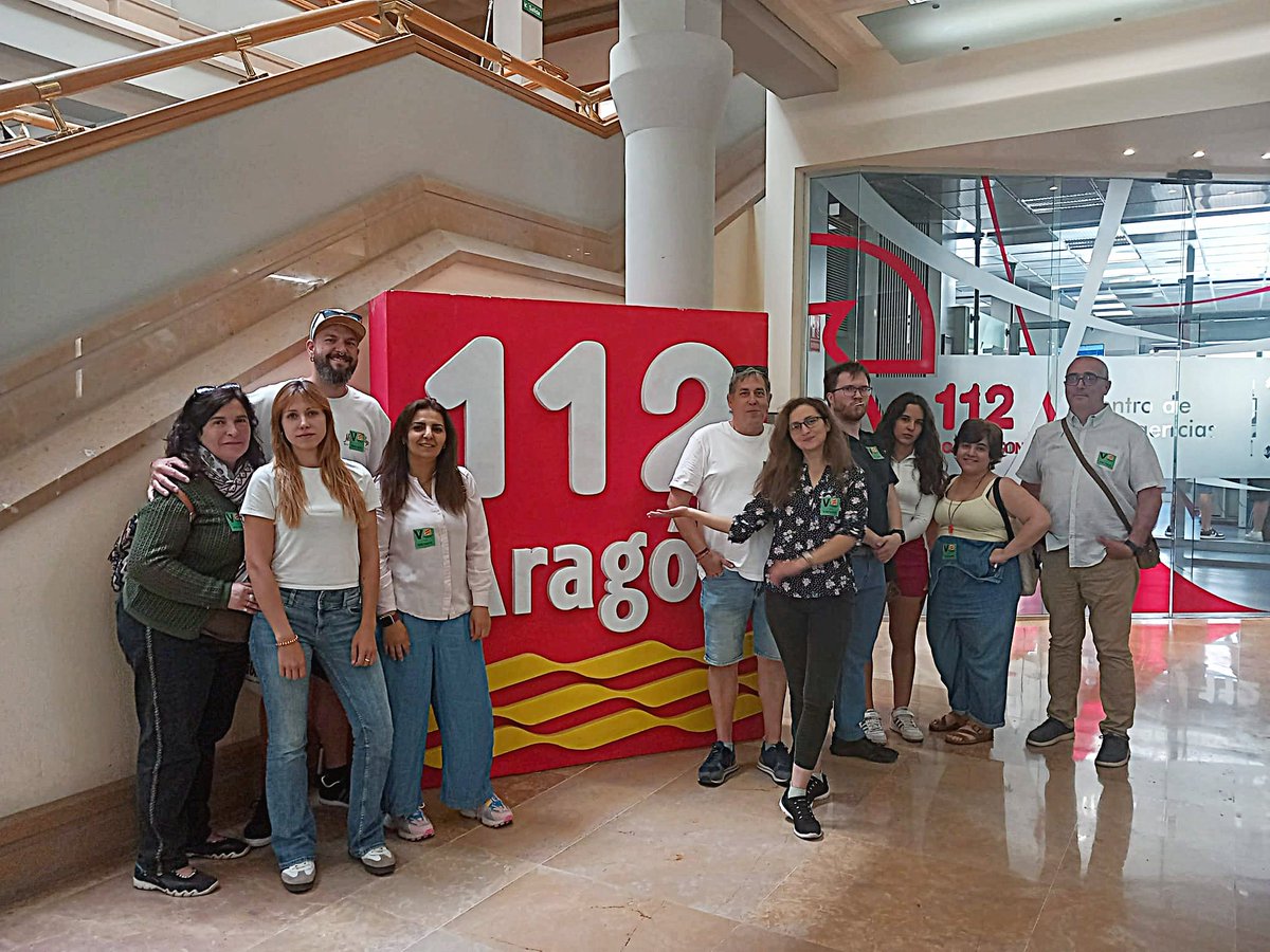 112 Aragón (@112aragon) on Twitter photo Estudiantes del Certificado de Profesionalidad de Atención Sanitaria a Múltiples Victimas y Catástrofes impartido por <a href="/CruzRojaZgz/">Cruz Roja en Zaragoza</a> han visitado el 112 para conocer su funcionamiento y cómo se gestionan las #emergencias en #Aragón.
¡Gracias por vuestro interés! Estudiantes del Certificado de Profesionalidad de Atención Sanitaria a Múltiples Victimas y Catástrofes impartido por <a href="/CruzRojaZgz/">Cruz Roja en Zaragoza</a> han visitado el 112 para conocer su funcionamiento y cómo se gestionan las #emergencias en #Aragón.
¡Gracias por vuestro interés!