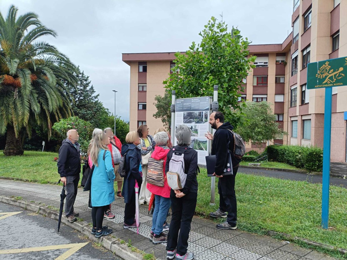 🏡Entre baserris y monumentos
☁️Este domingo el tiempo nos respetó para disfrutar del programa Leioa paso a paso y descubrir los orígenes más antiguos de Leioa

😄Mila esker etortzeagatik

💻Toda la información de las siguientes rutas en: ekobideak.com/rutas-leioa/
