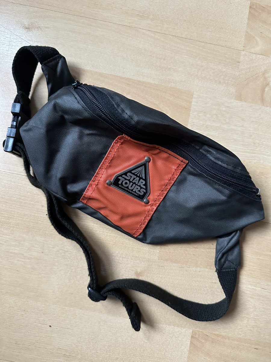 My delivery from Japan arrived. Recently I was able to buy some vintage Tokyo Disneyland Star Tours items for my collection. Including this around the waist bag. 

#StarTours