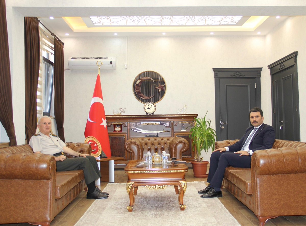 Karlıova Kaymakamlığı (@tckarliova) on Twitter photo Milli Savunma Bakanlığı Askeralma Genel Müdürü Tümgeneral Hurşit AĞIRCAN, beraberinde Tatvan Askeralma Bölge Başkanı Personel Albay Metin ŞİMŞEK ile birlikte Kaymakamımız Tufan Bağır GİLAN’ı ziyaret etti.
<a href="/tufangilan/">Tufan Bağır GİLAN</a> Milli Savunma Bakanlığı Askeralma Genel Müdürü Tümgeneral Hurşit AĞIRCAN, beraberinde Tatvan Askeralma Bölge Başkanı Personel Albay Metin ŞİMŞEK ile birlikte Kaymakamımız Tufan Bağır GİLAN’ı ziyaret etti.
<a href="/tufangilan/">Tufan Bağır GİLAN</a>