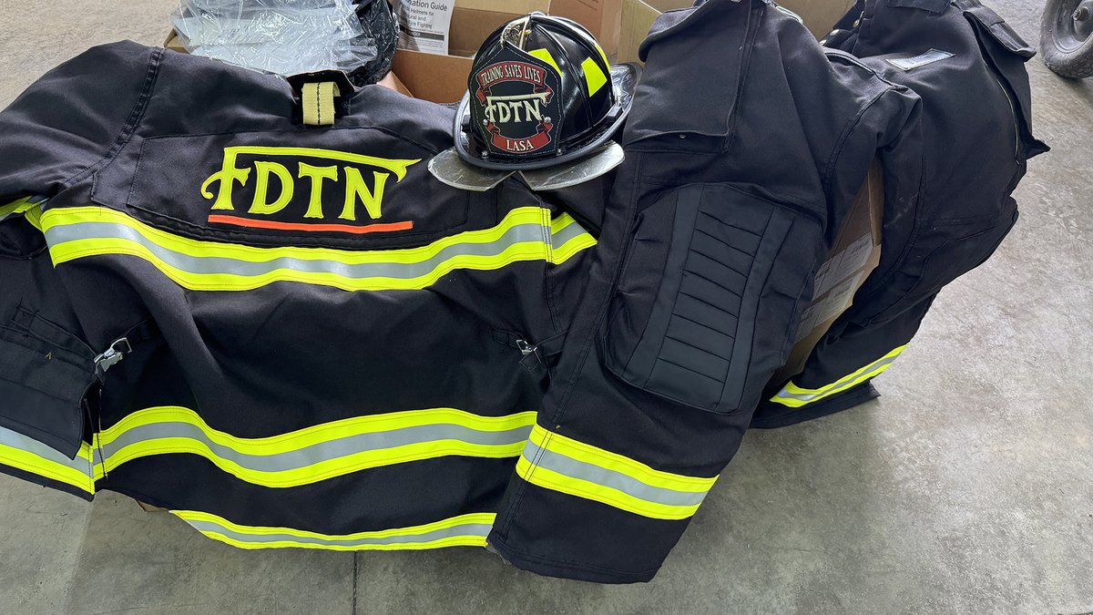 fdtrainingnet's tweet photo. We asked Morning Pride / Honeywell to make us some gear that would protect us better during our days at FDTN. Thank you for listening! The gear did amazing. #FireCombat#FDTN #fdtraining #firetraining #livefire #RIT #firegroundops#engineops #truckops #tailboard #training https://t.co/CzXvhzFEP8