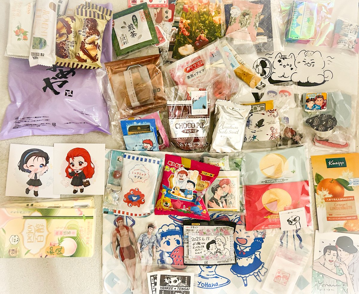 昨日は本当にありがとうございました！
ムシムシしましたよね…湿度高すぎで溶けると思った💦
そして差し入れ！！！今回もかわいいのがいっぱい！！💗💗💗
写真にない差し入れはこちらの人数が多くて韓国から来た方優先にお渡ししました💦心はちゃんと頂きました！！ありがとうございます！！！