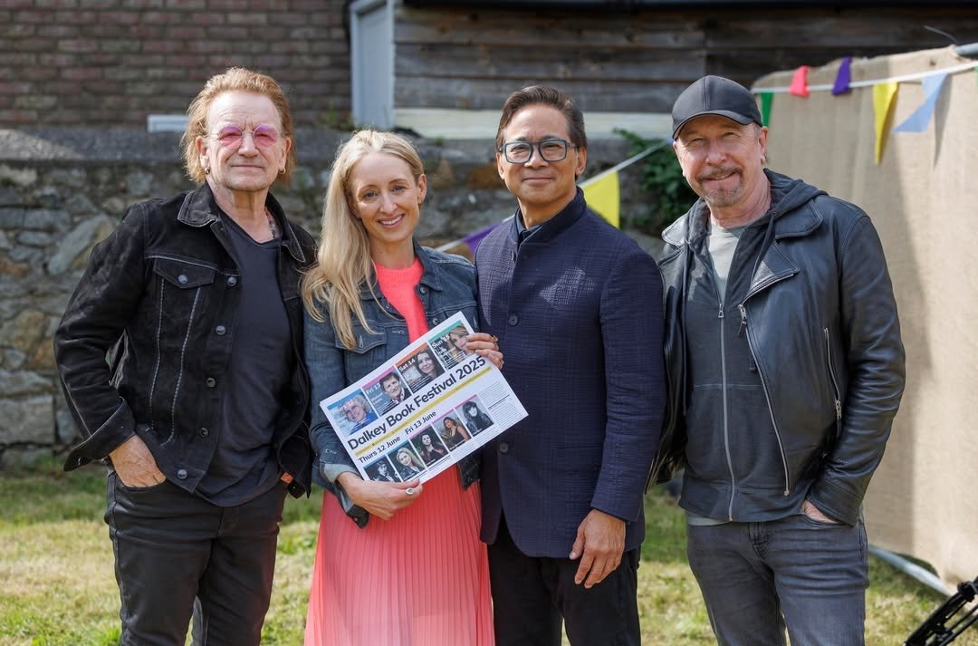 1- #Bono with co-founder of Dalkey Book Festival Sian Smyth.

2- #U2 members Bono and #TheEdge with Dr. Ruth Freeman and world-renowned physician, scientist and author Dr. William Li.  #DBF2025

📸 Conor McCabe / Dublin Gazette