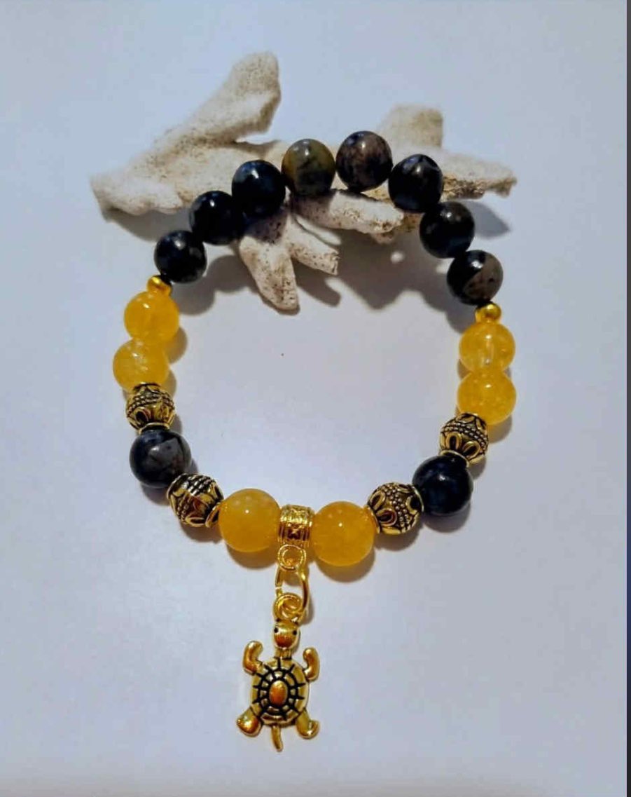 AndreaNagy's tweet image. Megérkezett a karkötöm 🥰💜💖 #spirituálisenergia #citrin #boulderopál #lélekerő #teknősböl