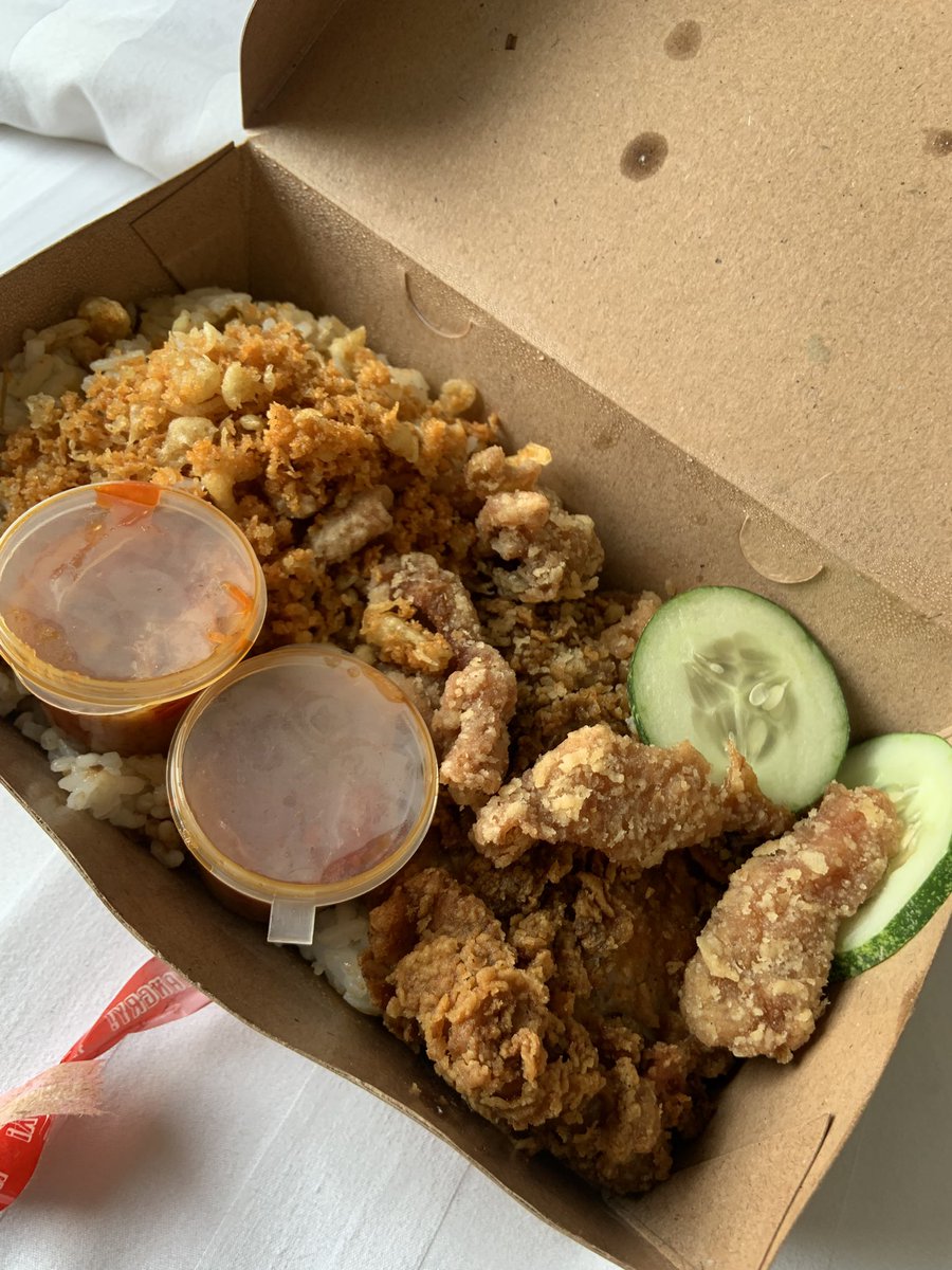 AYAM KOPLOOOO MY LOFFFF moodbooster untuk pekerja yang stres karna pressure🥹💗

spt biasa sambel pedas nampol yang bikin lgsg segarrrrr ><