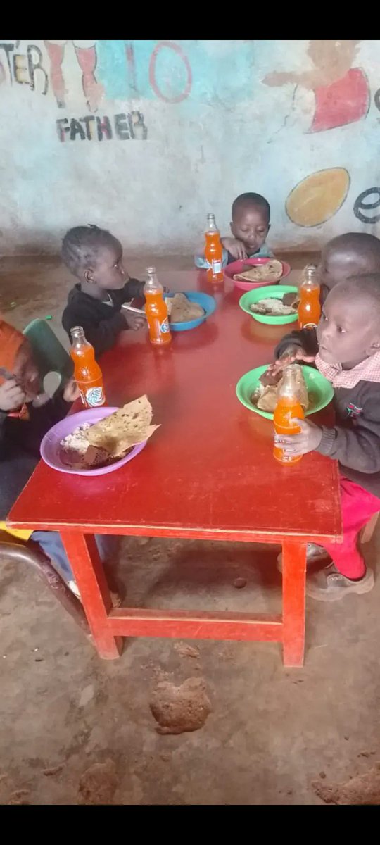 Grateful Hearts this Eid !
Abig thankyou to sisters Karen Halage for the generous  support that made it possible for our children to celebrate with joy ,food and smiles .
Your kindness brought light to their day .
Eid Mubarak from all of us at STARA 
JAZAKALLAH KHEIR