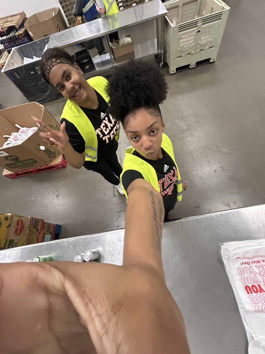 sidney love (@sidneyyyloveee) on Twitter photo I got the opportunity to volunteer at the South Plains Food Bank this past week! Thank you so much to <a href="/MatadorClubOrg/">The Matador Club</a> ❤️🖤 I got the opportunity to volunteer at the South Plains Food Bank this past week! Thank you so much to <a href="/MatadorClubOrg/">The Matador Club</a> ❤️🖤