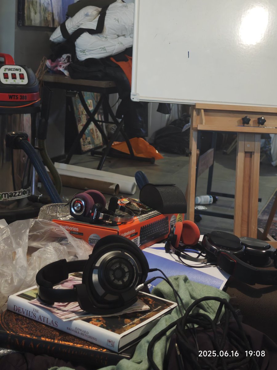pitipawn's tweet photo. #Sennheiser #HD800S
2 #Koss Porta Pro (the color of the foam depends on my mood, sue me)
#Sony WH505
#Modigliani on the wall
few #Basquiats on the floor
History of Black Magic and the Devil's Atlas (depictions of hell across cultures)
canvas
whiteboard
And a vacuum cleaner that thinks it’s art
Don’t ask, you’re not ready..