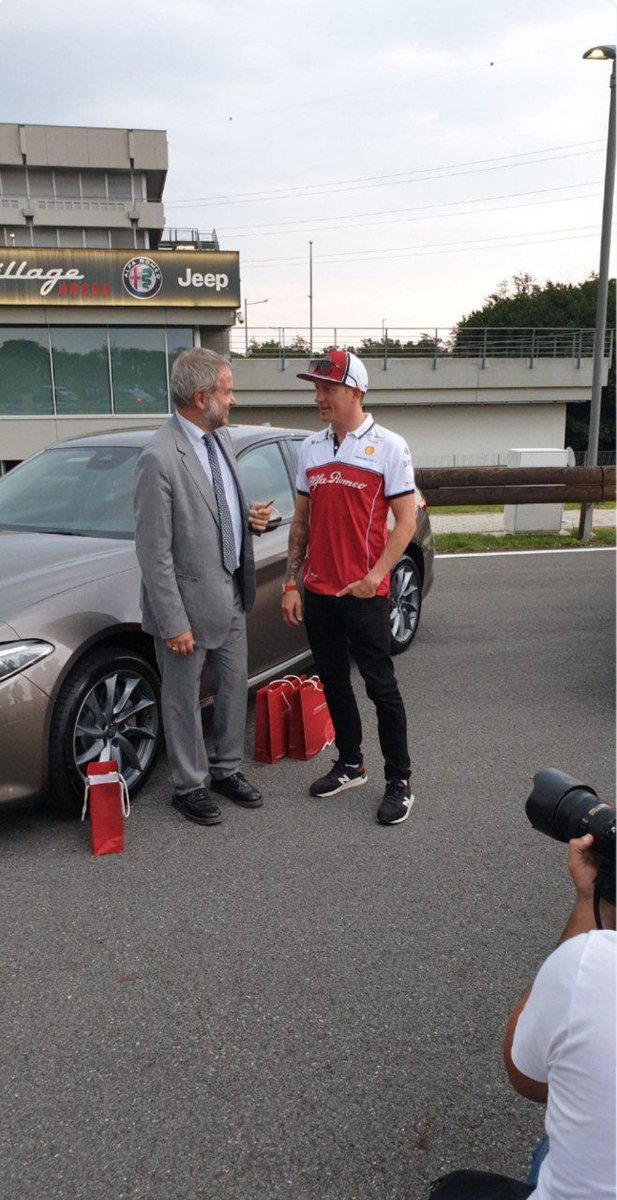 GambaUgo's tweet photo. @claudioborghi @Cosimo80129919 E consegnata da Kimi Raikkonen 🔝😁 https://t.co/hMBV0DtbrA