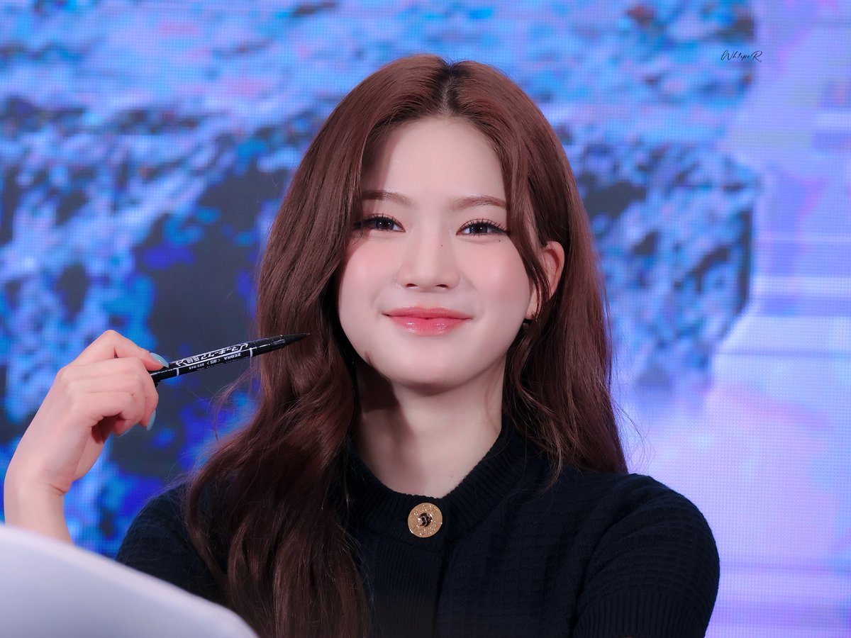 Wh1speR0123's tweet image. 250614  중국 팬싸 💕

🖊️

#이사진최고
#아이사 #ISA 
#스테이씨 #STAYC