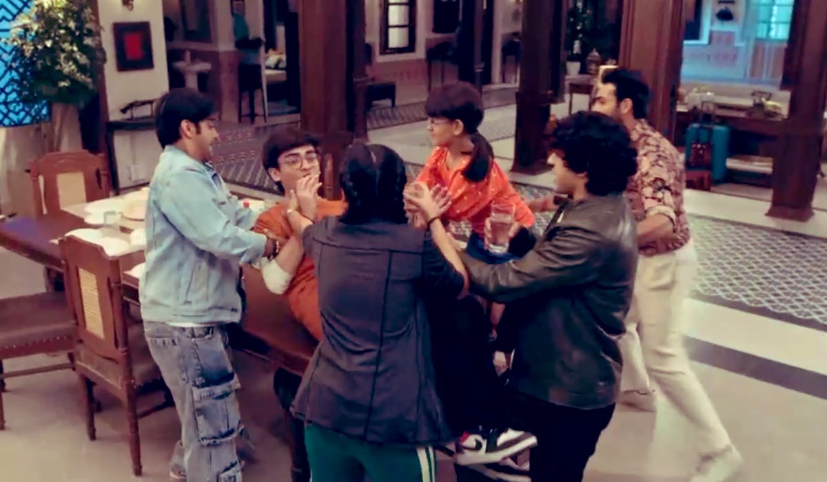 DhillonS4m's tweet photo. This is exactly what I was expecting when both family live together under the same roof 🤣🤣🤣 

#UfffYehLoveHaiMushkil 
#AshiSingh 
 #UYLHM  #ShabirAhluwalia https://t.co/QchZkUILuZ