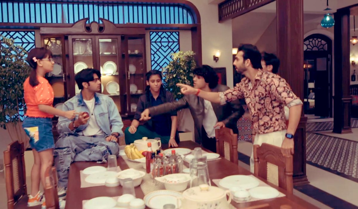 DhillonS4m's tweet photo. This is exactly what I was expecting when both family live together under the same roof 🤣🤣🤣 

#UfffYehLoveHaiMushkil 
#AshiSingh 
 #UYLHM  #ShabirAhluwalia https://t.co/QchZkUILuZ