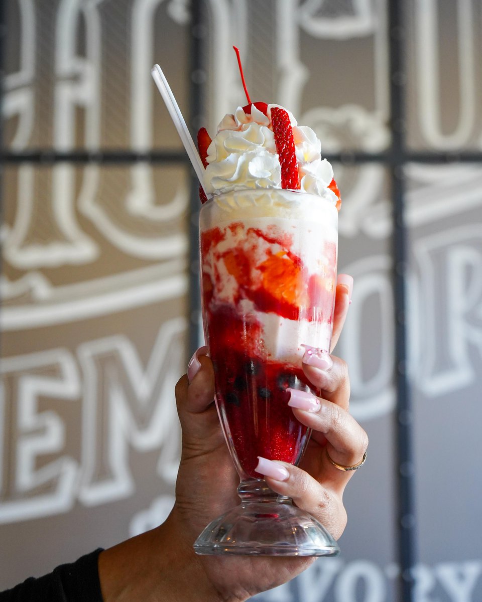 UniStudios's tweet photo. If you were waiting for a sign to get a sweet treat, this is it. 

📍 The Toothsome Chocolate Emporium &amp; Savory Feast Kitchen | Universal CityWalk Hollywood https://t.co/64I2s0grK3