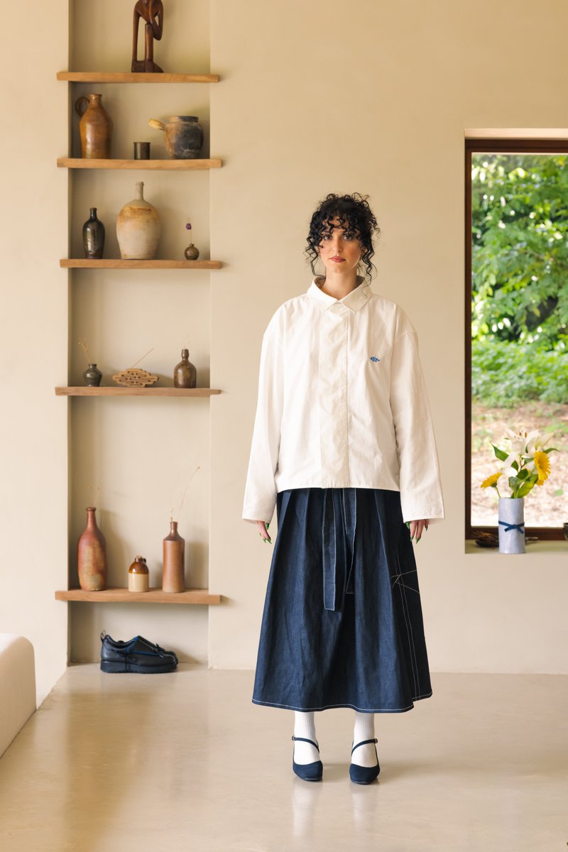 kumo_studio's tweet photo. Lookbook
Collection Kura

Photographe @igor.kov
Modèle @mayumila

Look 2
• Chemise coton à rabat
• Hakama jupe denim https://t.co/UfCpGOiUsB