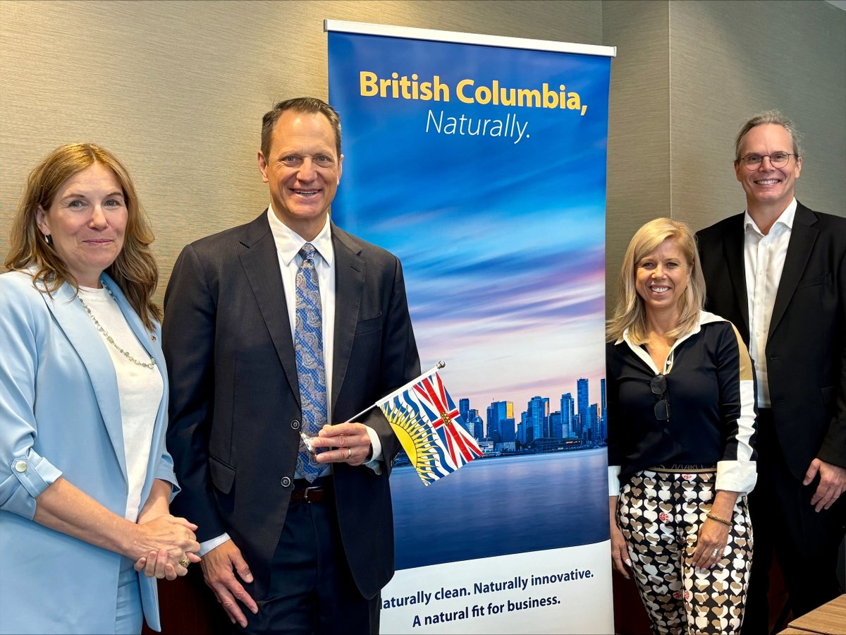 Novartis Canada (@novartiscanada) on Twitter photo (Français ci-dessous) A pleasure connecting with Minister <a href="/Diana_Gibson_BC/">Diana Gibson</a> at #BIO2025 to discuss our significant investments in BC's life sciences ecosystem. There is exciting momentum supporting innovation in BC, and we look forward to future collaborations that will advance (Français ci-dessous) A pleasure connecting with Minister <a href="/Diana_Gibson_BC/">Diana Gibson</a> at #BIO2025 to discuss our significant investments in BC's life sciences ecosystem. There is exciting momentum supporting innovation in BC, and we look forward to future collaborations that will advance