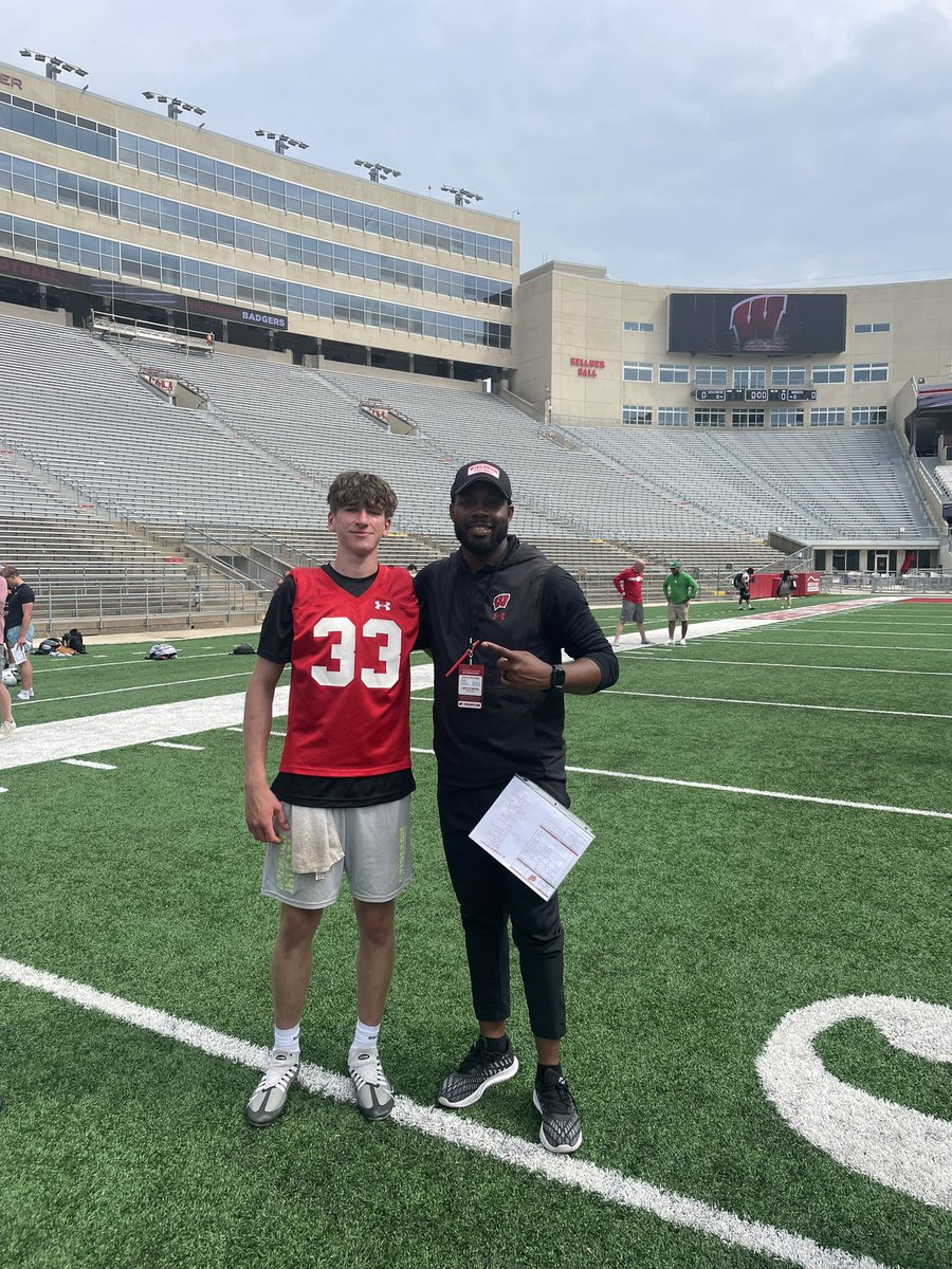 robin_ruffing's tweet photo. Had a great camp at @BadgerFootball yesterday! Learned a lot from @CoachGuiton and the rest of the coaches!

@GridironImports @CoachWChristian @GIfootballChris @ImmoOsterkamp @PeterDaletzki @_coachturner https://t.co/8GgEMheQoB
