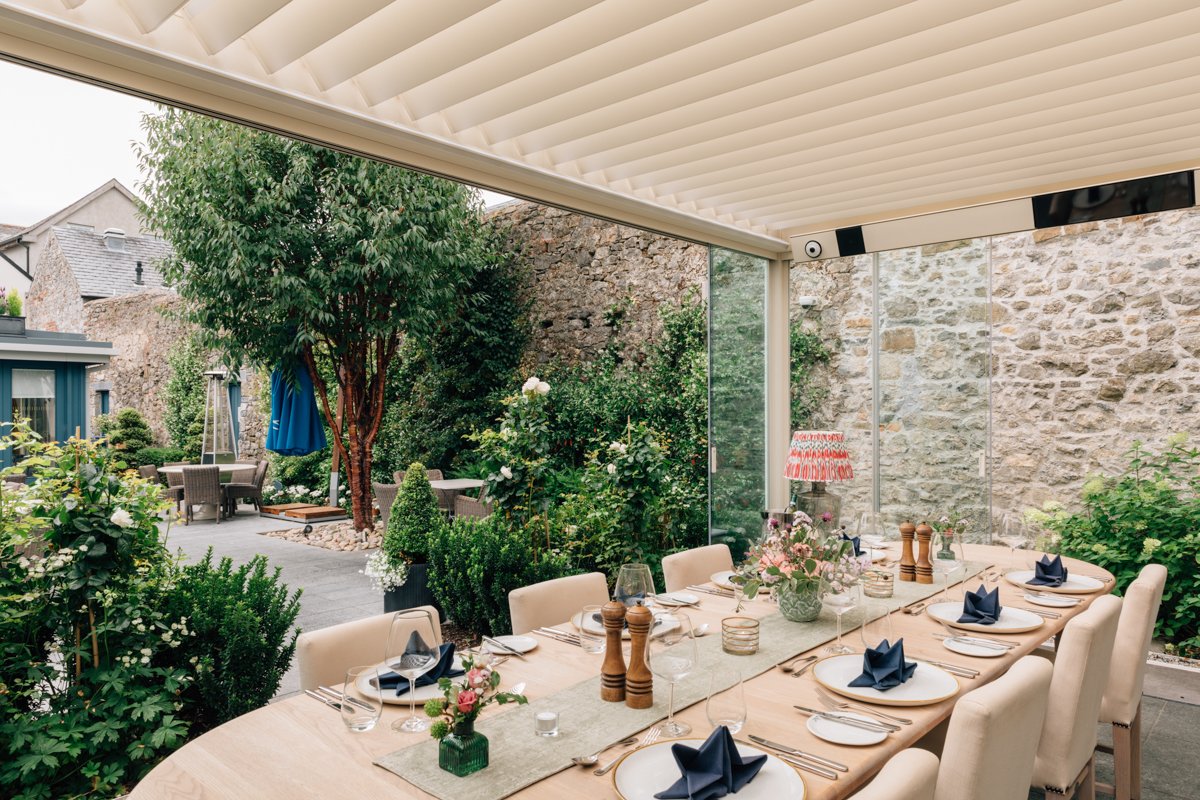 IrelandBlueBook's tweet photo. "Ireland’s 60 best beer gardens – from proper pubs to trendy rooftops and sunny terrace" featuring @CashelPalace &amp; @MikeyRyans 

Read now https://t.co/LdXb8zUpJP https://t.co/DyhNBTUtJD