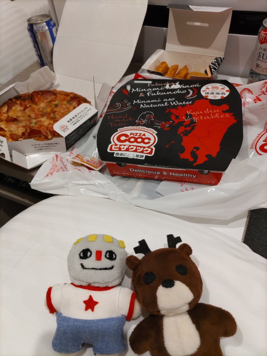 komb__uuu's tweet photo. 立ち寄り湯して、福岡と佐賀にしかお店がないピザクックでテイクアウトしてホテル🛌
楽しい！！！ https://t.co/vt5xVyjxlh