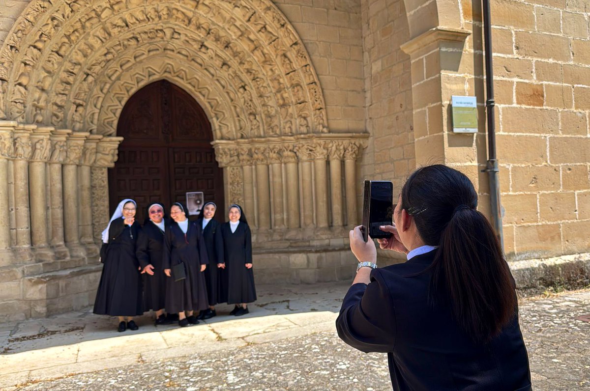 DiocesisVitoria's tweet photo. RELIGIOSAS 📸 | Las comunidades de Vida Contemplativa ganan el Jubileo de la Esperanza peregrinando al Santuario de Nuestra Señora de #Angosto, uno de los 9 templos jubilares en nuestra Diócesis incluyendo visitas culturales a #SalinasdeAñana y #Tuesta. https://t.co/GK6fYNZTce