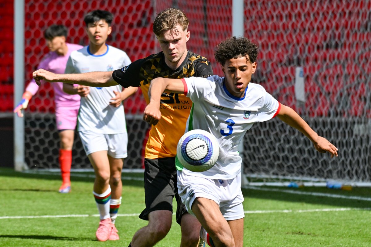 SchoolsFootball's tweet photo. 🏆 Arnold Clark Schools' Cup 2025 Round-Up! 🏆

The second annual Arnold Clark Schools' Cup Finals were held at Stoke City FC from Tuesday 6 to Thursday 8 May, featuring 10 thrilling matches across the U16 to U18 age groups!

Over 1,800 school teams and around 30,000 players have taken part in the Arnold Clark competitions this season, with nearly 2,000 fixtures played since kicking off in September!

🎬 Catch all the goals, glory and unforgettable moments on ESFA TV

📸 @353photo

📝 Read the full story 👇
🔗 https://t.co/oOxknc8BAI

🏆 @ArnoldClark
🔴🔵⚪
