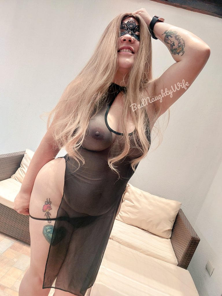 MILF Monday is here! Ladies, you know what to do! Let's get these boys throbbing and wanting more... 😈🧵😈🧵
