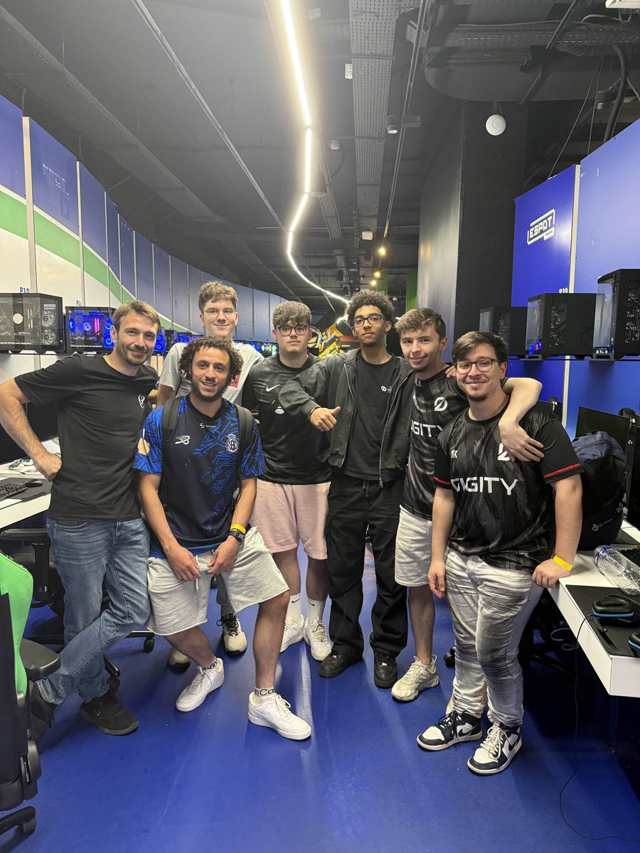 Bayou_RL's tweet photo. Merci pour ces UrbanSeries @RocketBaguette et aux GOAT ! @SweatyyRL @SkylownnRL @arixosrl @mu_wxx @fire_yns_  et tout les autres je reprend enfin du plaisir sur le jeu ! https://t.co/ir0iY3z1Hb