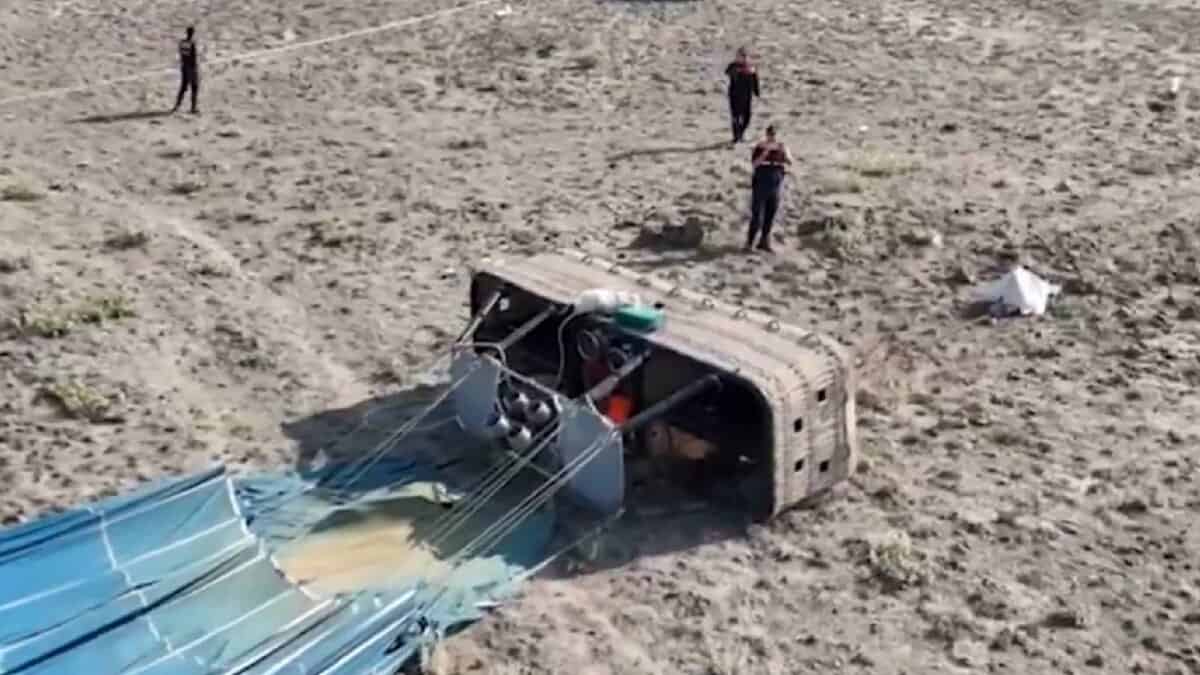 🚨BREAKING: 1 dead, 19 injured after two hot air balloons crash in Turkey.
#Turkey #HotAirBalloon #BreakingNews