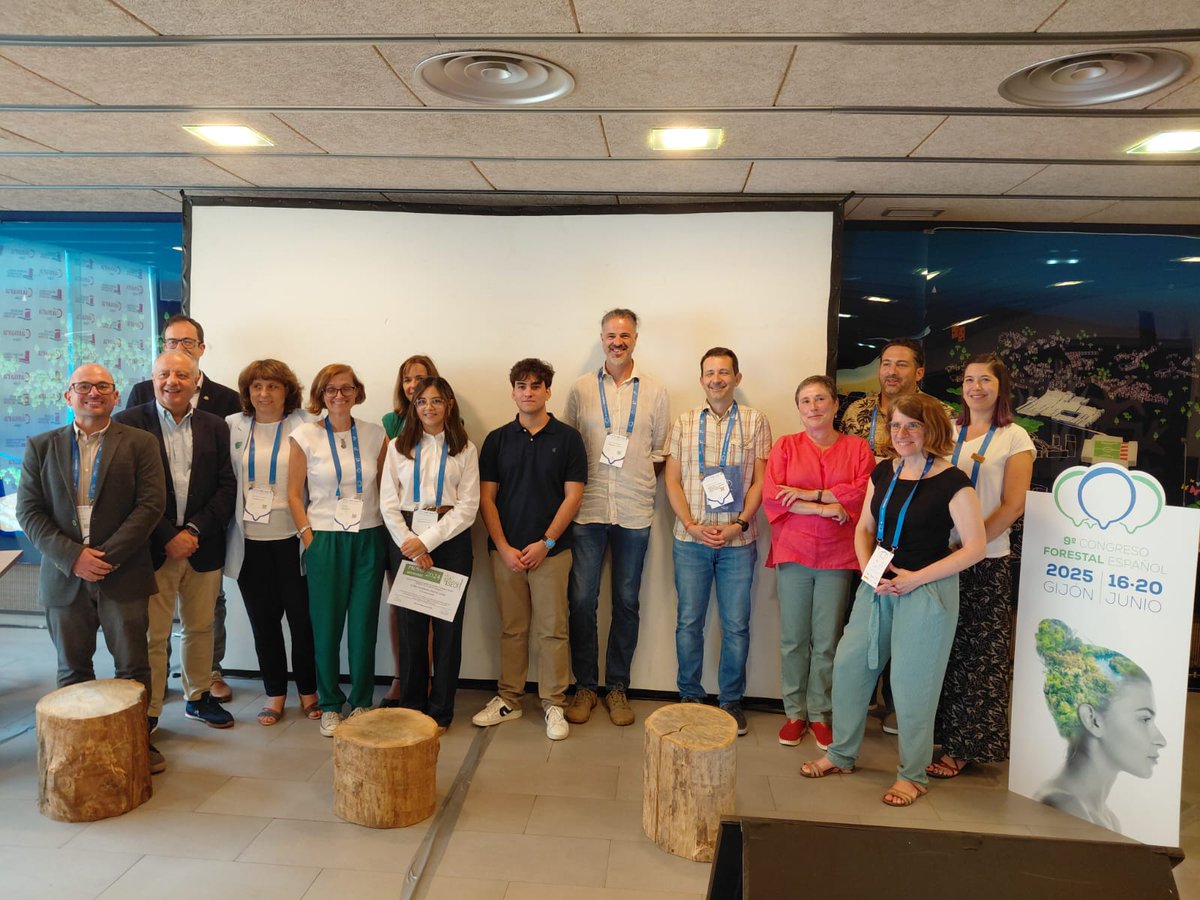 Os dejamos una foto de la entrega de premios de la SECF, de la que el iuFOR ha formado parte del tribunal 

#somosIUFOR