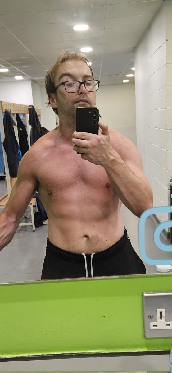 TheRealDMC101's tweet photo. 1st photo 16/06/2024 
i was just building the routine, getting into the swing of things,

2nd photo 16/06/2025
Staying consistent and pushing myself mentally as well as physically, 

now even i can see change is acheiveable!!!
#OneYearLater #Gym #transforming #ConsistencyIsKey https://t.co/Wl58lshaAD