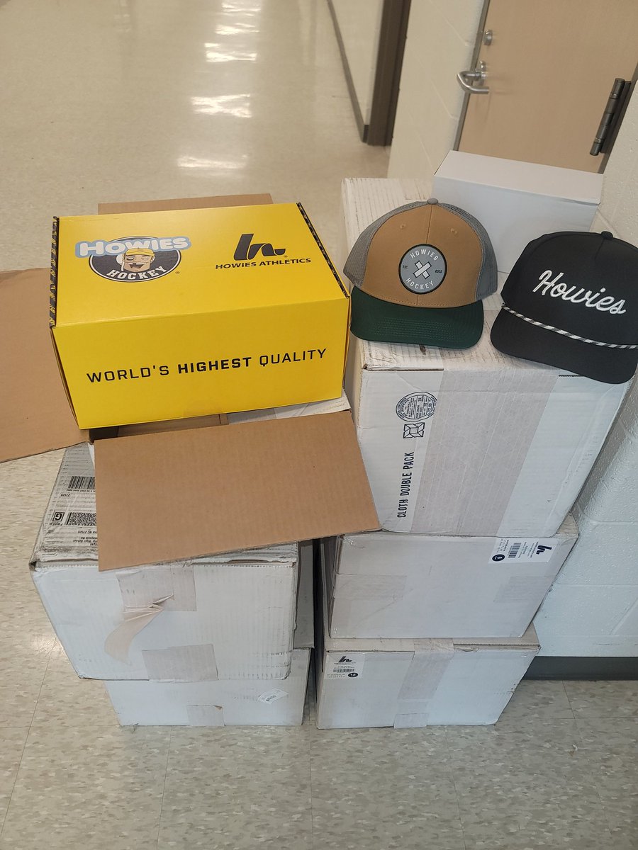 WS_Storm_AT's tweet photo. Slight Christmas in June!! Thanks to Kyle at @howiestape - Order placed Thursday and Delivery Monday #UnboxingDay #SwagBox ⚕️ https://t.co/DDVpiUaiwX