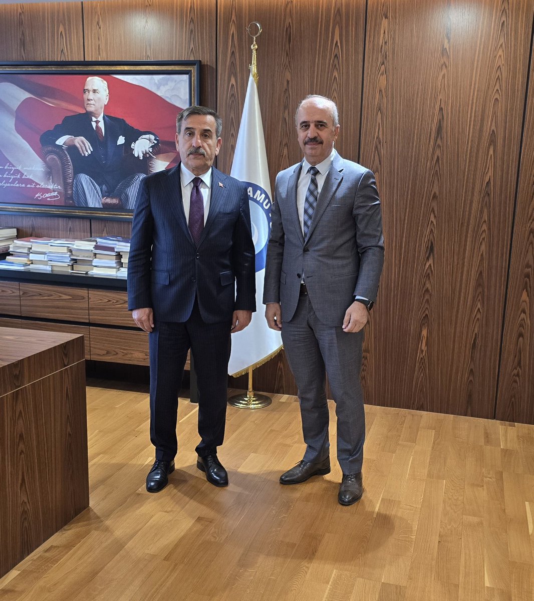 Türkiye Kamu-Sen Genel Başkanı Sayın Önder Kahveci’yi ziyaret ettim.
Yaklaşan toplu sözleşme görüşmeleri öncesinde, mühendislerin haklarının iyileştirilmesine yönelik verimli bir istişare gerçekleştirdik. Taleplerimizi ilettik.
Nazik ev sahipliği ve misafirperverliği için Sayın