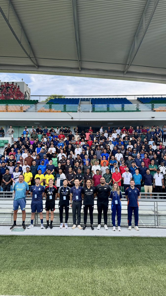 And with this we wrap DAY 1 of Aspire Academy Workshop Tour Asia - Singapore 2025 🇸🇬

SEE YOU TOMORROW 💙