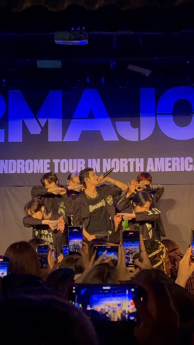 iluvelliott's tweet photo. Had a great time at this show and interacting with them! Super worth it and it was only my 2nd kpop group i’ve seen. I’d see them again for sure 

#82MAJOR #82메이저 #에이티투메이저
#82MAJORTOUR #82MAJORinOrlando 
@82MAJOR_231011 @82Message https://t.co/G2QEixCTYX